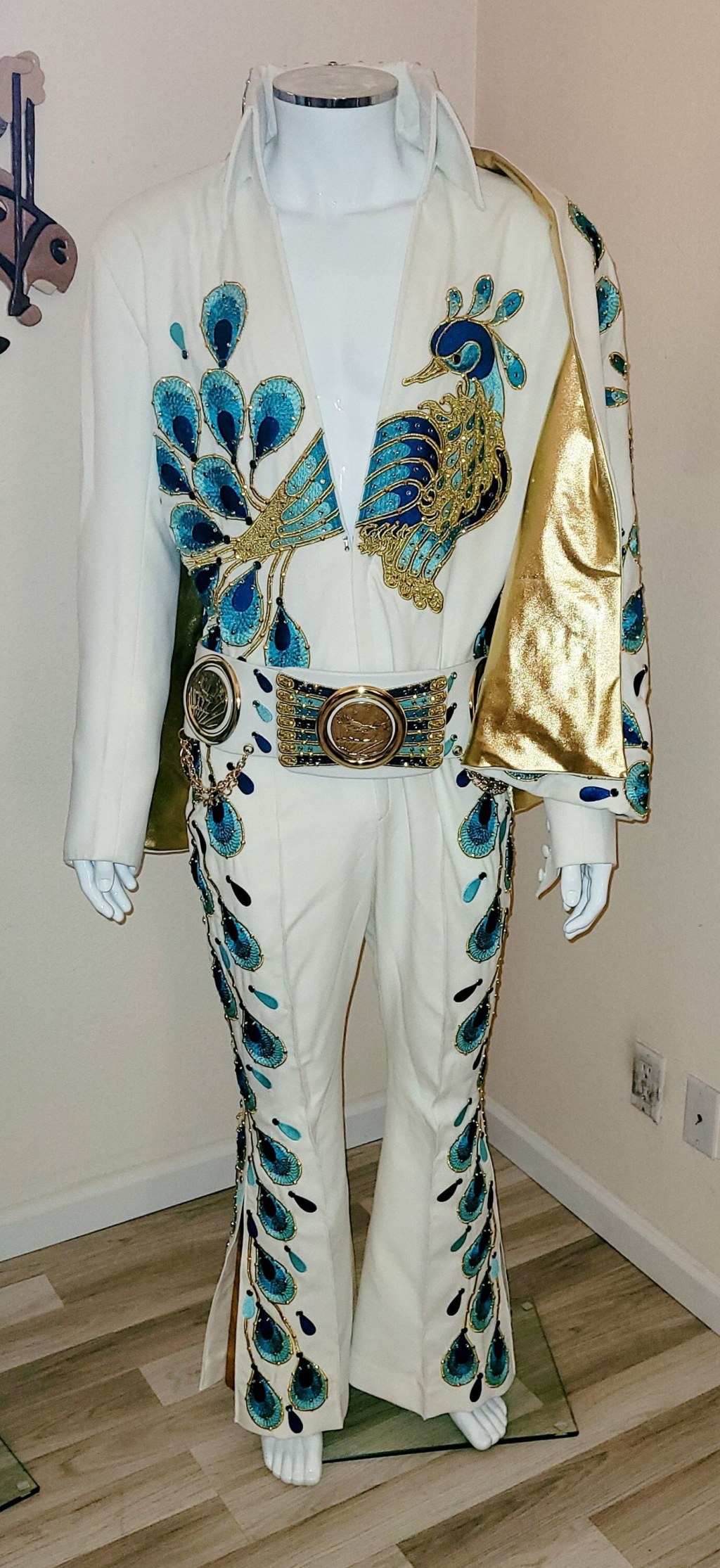 Picture of: Elvis Presley Reproduktion PEACOCK Jumpsuit Gürtel und Cape – Etsy