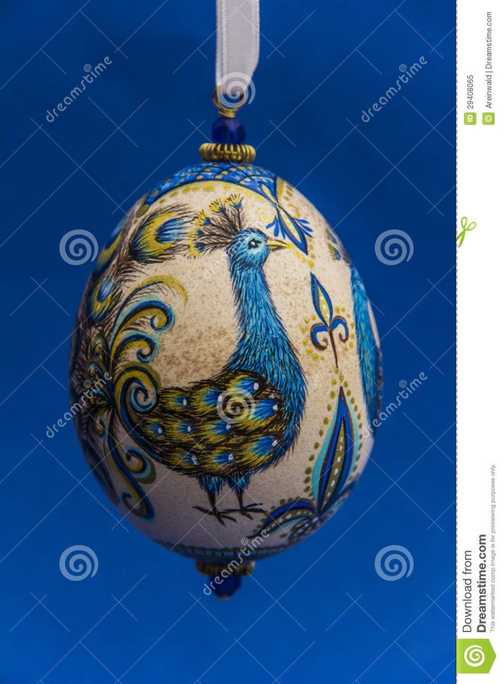 Picture of: Peacock Easter Egg  Easter eggs, Easter egg designs, Colorful quilts