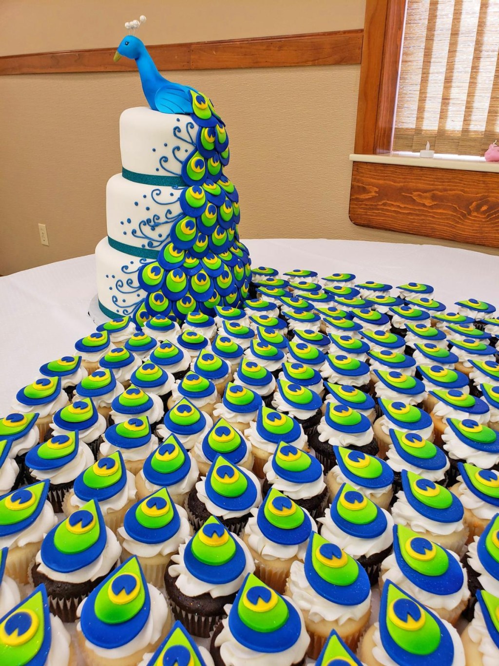 Picture of: This Incredible Peacock Wedding Cake Uses Cupcakes For The Tail